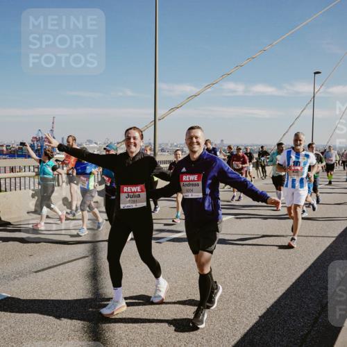 03.10.2025 - Köhlbrandbrückenlauf Michael Burmester http://msf.ph/oto/9038059 03.10.2025 12:30:50 Position 1 5291, 4204 meine-sportfotos.de