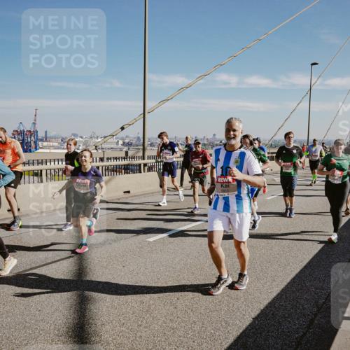 03.10.2025 - Köhlbrandbrückenlauf Michael Burmester http://msf.ph/oto/9038082 03.10.2025 12:30:51 Position 1 5815 meine-sportfotos.de