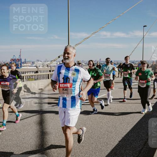 03.10.2025 - Köhlbrandbrückenlauf Michael Burmester http://msf.ph/oto/9038095 03.10.2025 12:30:51 Position 1 5815 meine-sportfotos.de
