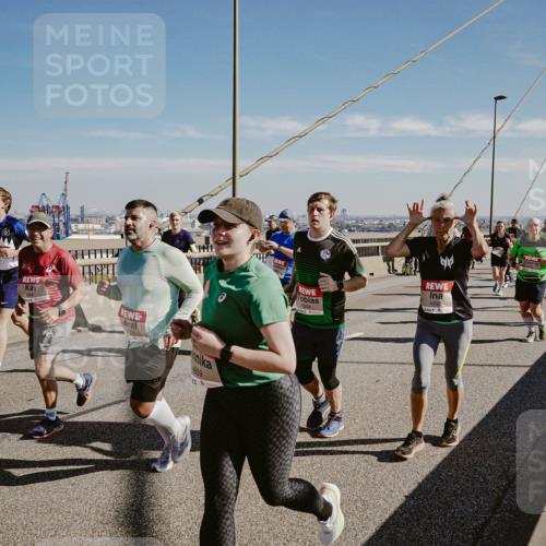 03.10.2025 - Köhlbrandbrückenlauf Michael Burmester http://msf.ph/oto/9038122 03.10.2025 12:30:53 Position 1 5047, 4956 meine-sportfotos.de