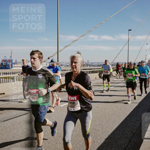 03.10.2025 - Köhlbrandbrückenlauf Michael Burmester http://msf.ph/oto/9038139 03.10.2025 12:30:53 Position 1 5806, 4950 meine-sportfotos.de