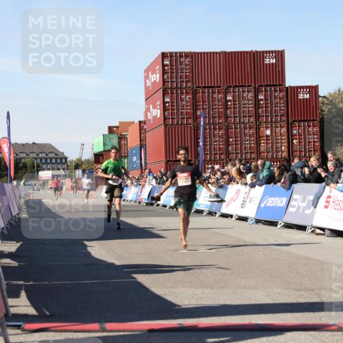 03.10.2025 - Köhlbrandbrückenlauf Lena Gebhardt http://msf.ph/oto/9038177 03.10.2025 12:53:39 Ziel 4043, 4155, 6241, 6624, 6804 meine-sportfotos.de