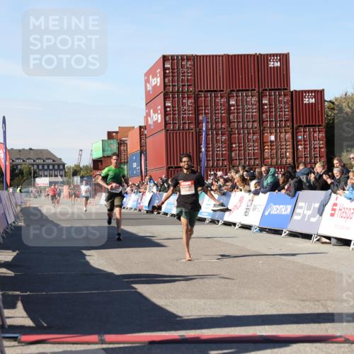 03.10.2025 - Köhlbrandbrückenlauf Lena Gebhardt http://msf.ph/oto/9038182 03.10.2025 12:53:39 Ziel 4043, 4155, 6241, 6624, 6804 meine-sportfotos.de