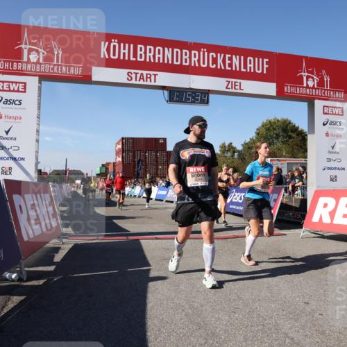 03.10.2025 - Köhlbrandbrückenlauf Lena Gebhardt http://msf.ph/oto/9038183 03.10.2025 13:15:34 Ziel 4031, 4267, 4399, 4421, 4577, 4678, 4704, 4797, 4803, 4871, 4958, 4962, 5309, 5942, 6019, 6535, 6772 meine-sportfotos.de
