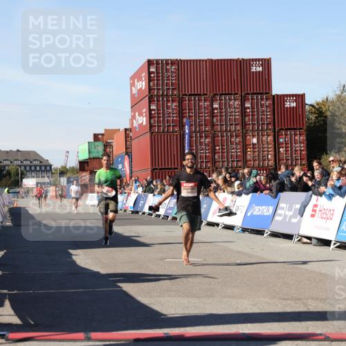 03.10.2025 - Köhlbrandbrückenlauf Lena Gebhardt http://msf.ph/oto/9038188 03.10.2025 12:53:40 Ziel 4043, 4155, 6241, 6624 meine-sportfotos.de