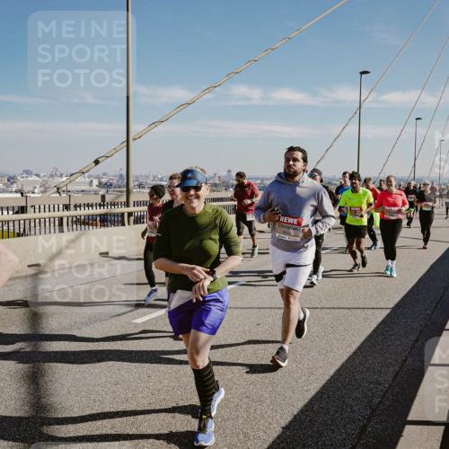 03.10.2025 - Köhlbrandbrückenlauf Michael Burmester http://msf.ph/oto/9038194 03.10.2025 12:30:56 Position 1 5816 meine-sportfotos.de