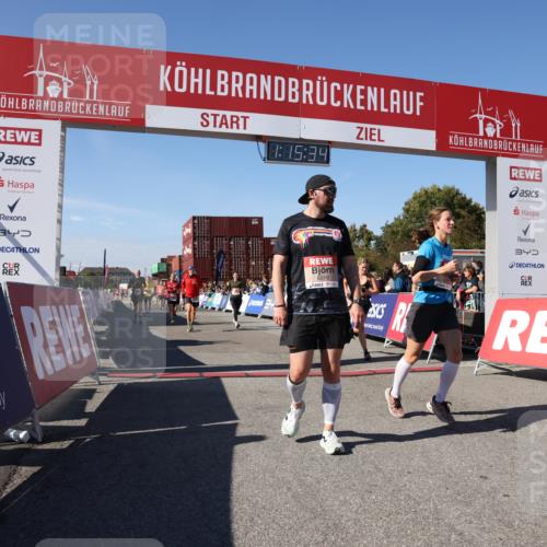 03.10.2025 - Köhlbrandbrückenlauf Lena Gebhardt http://msf.ph/oto/9038196 03.10.2025 13:15:34 Ziel 4031, 4267, 4399, 4421, 4577, 4678, 4704, 4797, 4803, 4871, 4958, 4962, 5309, 5942, 6019, 6535, 6772 meine-sportfotos.de