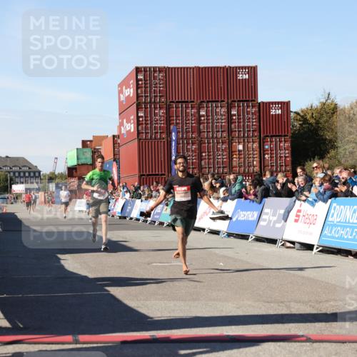 03.10.2025 - Köhlbrandbrückenlauf Lena Gebhardt http://msf.ph/oto/9038202 03.10.2025 12:53:40 Ziel 4043, 4155, 6241, 6624 meine-sportfotos.de