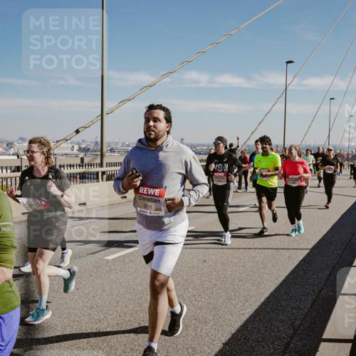 03.10.2025 - Köhlbrandbrückenlauf Michael Burmester http://msf.ph/oto/9038205 03.10.2025 12:30:57 Position 1 6070, 5816 meine-sportfotos.de
