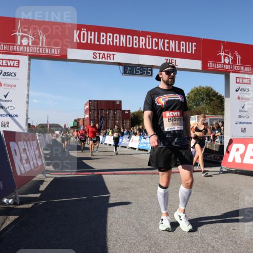 03.10.2025 - Köhlbrandbrückenlauf Lena Gebhardt http://msf.ph/oto/9038211 03.10.2025 13:15:35 Ziel 4031, 4210, 4267, 4399, 4421, 4577, 4678, 4704, 4797, 4803, 4871, 4958, 4962, 5309, 5768, 5942, 6019, 6535, 6772 meine-sportfotos.de