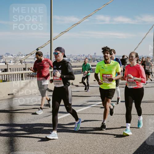 03.10.2025 - Köhlbrandbrückenlauf Michael Burmester http://msf.ph/oto/9038218 03.10.2025 12:30:58 Position 1 6559, 5866 meine-sportfotos.de
