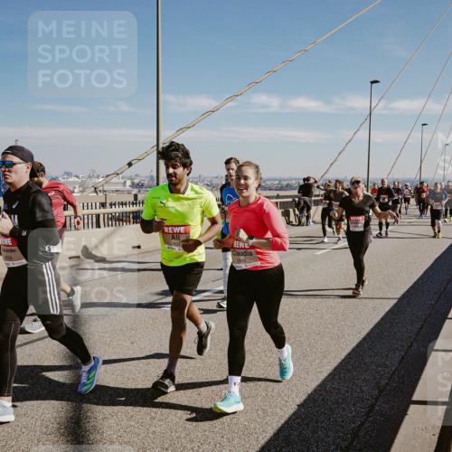 03.10.2025 - Köhlbrandbrückenlauf Michael Burmester http://msf.ph/oto/9038229 03.10.2025 12:30:59 Position 1 6559, 5866 meine-sportfotos.de