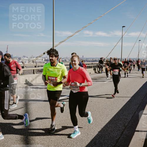 03.10.2025 - Köhlbrandbrückenlauf Michael Burmester http://msf.ph/oto/9038235 03.10.2025 12:30:59 Position 1 5866 meine-sportfotos.de