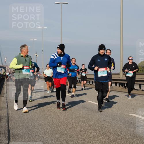 03.10.2025 - Köhlbrandbrückenlauf Fabian Wolf http://msf.ph/oto/9038246 03.10.2025 09:52:39 Position 3 3121, 3120, 3119 meine-sportfotos.de
