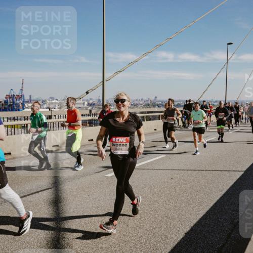 03.10.2025 - Köhlbrandbrückenlauf Michael Burmester http://msf.ph/oto/9038254 03.10.2025 12:31:00 Position 1 6474 meine-sportfotos.de
