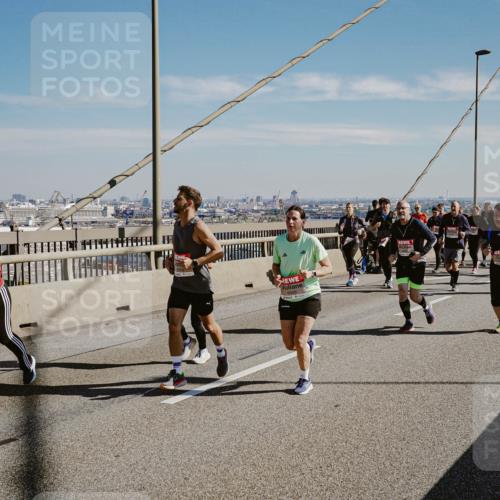 03.10.2025 - Köhlbrandbrückenlauf Michael Burmester http://msf.ph/oto/9038266 03.10.2025 12:31:01 Position 1  meine-sportfotos.de
