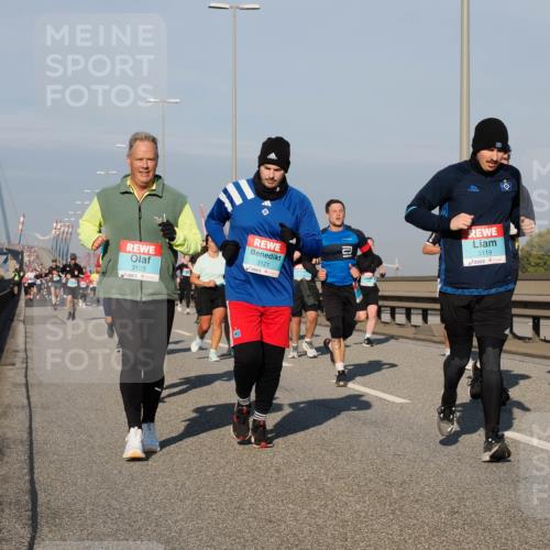 03.10.2025 - Köhlbrandbrückenlauf Fabian Wolf http://msf.ph/oto/9038269 03.10.2025 09:52:40 Position 3 3120, 3121, 1, 3119 meine-sportfotos.de