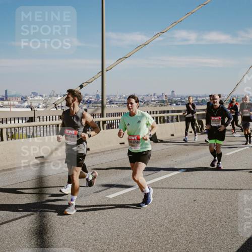 03.10.2025 - Köhlbrandbrückenlauf Michael Burmester http://msf.ph/oto/9038282 03.10.2025 12:31:02 Position 1 8129 meine-sportfotos.de