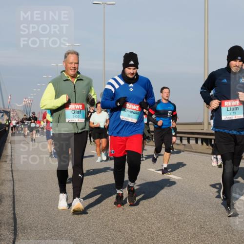 03.10.2025 - Köhlbrandbrückenlauf Fabian Wolf http://msf.ph/oto/9038283 03.10.2025 09:52:41 Position 3 3120, 3121, 3119, 1238 meine-sportfotos.de