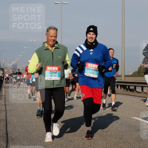 03.10.2025 - Köhlbrandbrückenlauf Fabian Wolf http://msf.ph/oto/9038300 03.10.2025 09:52:41 Position 3 3120, 3121, 2431, 3119 meine-sportfotos.de