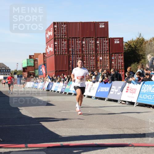 03.10.2025 - Köhlbrandbrückenlauf Lena Gebhardt http://msf.ph/oto/9038304 03.10.2025 12:53:47 Ziel 4043, 4088, 6085, 6422, 6624 meine-sportfotos.de