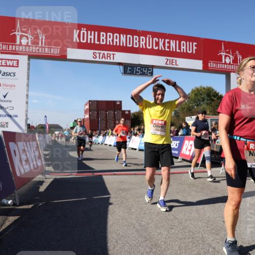03.10.2025 - Köhlbrandbrückenlauf Lena Gebhardt http://msf.ph/oto/9038305 03.10.2025 13:15:42 Ziel 4210, 4399, 4421, 4577, 4604, 4678, 4704, 4797, 4803, 4871, 4885, 4958, 5768, 5800, 5801, 5942, 6112, 6536 meine-sportfotos.de