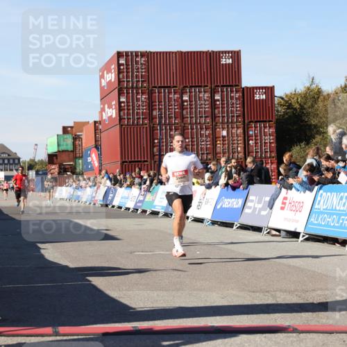 03.10.2025 - Köhlbrandbrückenlauf Lena Gebhardt http://msf.ph/oto/9038309 03.10.2025 12:53:47 Ziel 4043, 4088, 6085, 6422, 6624 meine-sportfotos.de