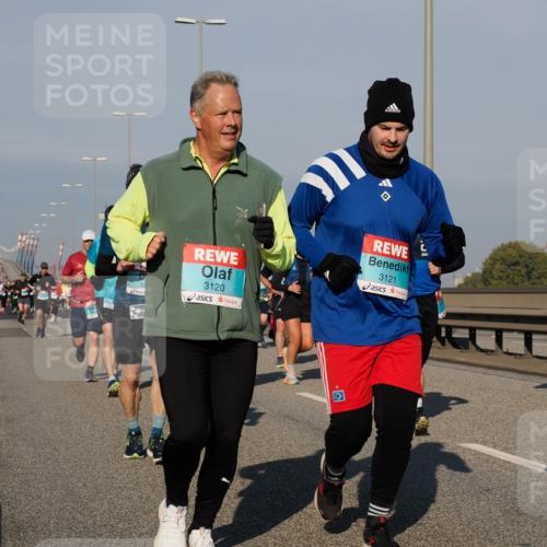 03.10.2025 - Köhlbrandbrückenlauf Fabian Wolf http://msf.ph/oto/9038311 03.10.2025 09:52:42 Position 3 3120, 3121, 2431 meine-sportfotos.de