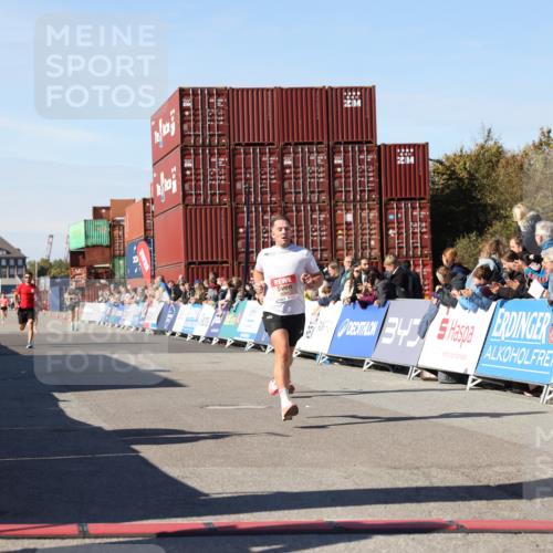 03.10.2025 - Köhlbrandbrückenlauf Lena Gebhardt http://msf.ph/oto/9038313 03.10.2025 12:53:47 Ziel 4043, 4088, 6085, 6422, 6624 meine-sportfotos.de