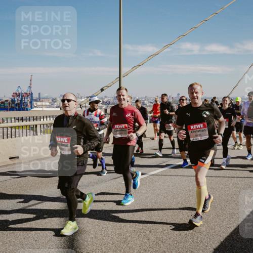 03.10.2025 - Köhlbrandbrückenlauf Michael Burmester http://msf.ph/oto/9038377 03.10.2025 12:31:07 Position 1 261, 6435 meine-sportfotos.de