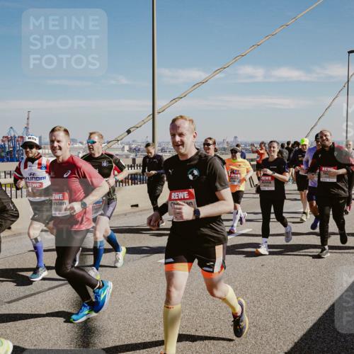 03.10.2025 - Köhlbrandbrückenlauf Michael Burmester http://msf.ph/oto/9038382 03.10.2025 12:31:08 Position 1 6153 meine-sportfotos.de