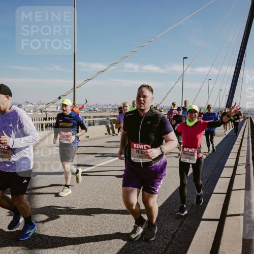 03.10.2025 - Köhlbrandbrückenlauf Michael Burmester http://msf.ph/oto/9038418 03.10.2025 12:31:10 Position 1 5282, 5493, 5004 meine-sportfotos.de