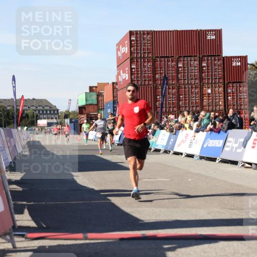 03.10.2025 - Köhlbrandbrückenlauf Lena Gebhardt http://msf.ph/oto/9038427 03.10.2025 12:53:52 Ziel 4088, 6002, 6085, 6422, 6624, 6817 meine-sportfotos.de