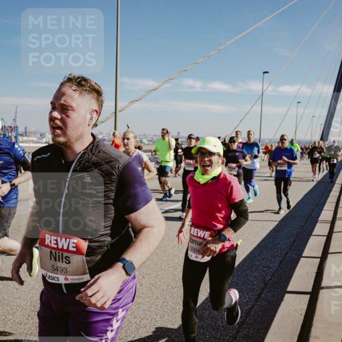 03.10.2025 - Köhlbrandbrückenlauf Michael Burmester http://msf.ph/oto/9038428 03.10.2025 12:31:11 Position 1 4978, 5493, 5004 meine-sportfotos.de
