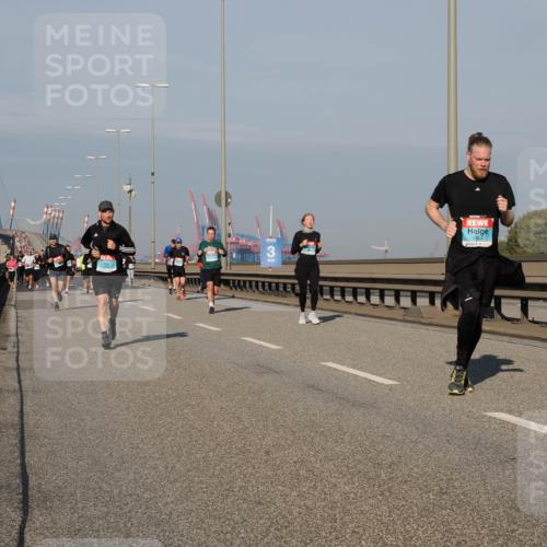 03.10.2025 - Köhlbrandbrückenlauf Fabian Wolf http://msf.ph/oto/9038432 03.10.2025 09:52:47 Position 3 2793 meine-sportfotos.de
