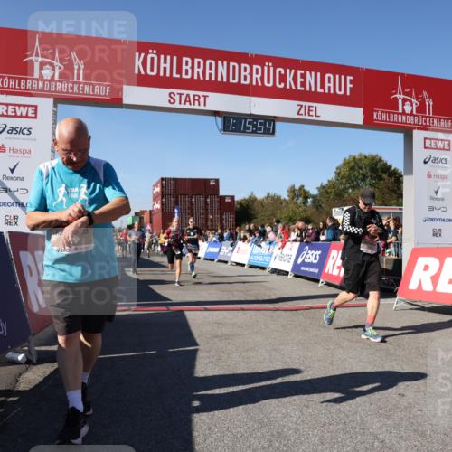 03.10.2025 - Köhlbrandbrückenlauf Lena Gebhardt http://msf.ph/oto/9038439 03.10.2025 13:15:54 Ziel 4374, 4548, 4677, 4805, 4833, 4885, 5022, 5023, 5217, 5800, 5801, 5867, 5868, 5879, 6270, 6271, 6301, 6445, 6507, 6536 meine-sportfotos.de