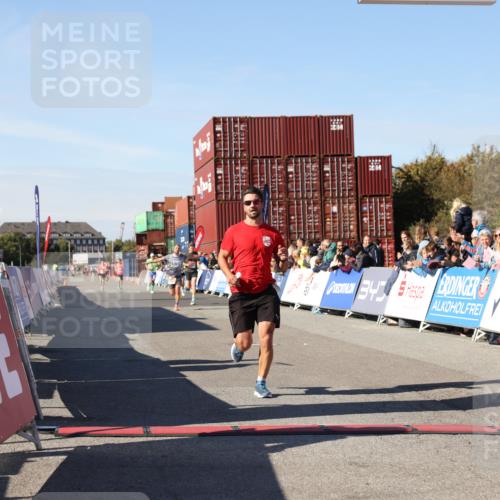 03.10.2025 - Köhlbrandbrückenlauf Lena Gebhardt http://msf.ph/oto/9038440 03.10.2025 12:53:52 Ziel 4088, 6002, 6085, 6422, 6624, 6817 meine-sportfotos.de