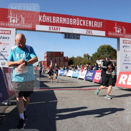 03.10.2025 - Köhlbrandbrückenlauf Lena Gebhardt http://msf.ph/oto/9038444 03.10.2025 13:15:54 Ziel 4374, 4548, 4677, 4805, 4833, 4885, 5022, 5023, 5217, 5800, 5801, 5867, 5868, 5879, 6270, 6271, 6301, 6445, 6507, 6536 meine-sportfotos.de