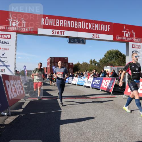03.10.2025 - Köhlbrandbrückenlauf Lena Gebhardt http://msf.ph/oto/9038458 03.10.2025 13:15:57 Ziel 4374, 4495, 4548, 4677, 4805, 4833, 5022, 5023, 5217, 5801, 5867, 5868, 5879, 6270, 6271, 6301, 6445, 6507, 6536 meine-sportfotos.de