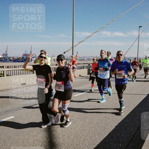 03.10.2025 - Köhlbrandbrückenlauf Michael Burmester http://msf.ph/oto/9038466 03.10.2025 12:31:12 Position 1 5771, 5768 meine-sportfotos.de