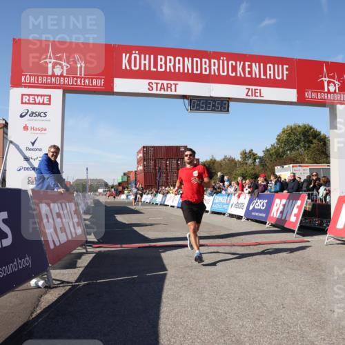 03.10.2025 - Köhlbrandbrückenlauf Lena Gebhardt http://msf.ph/oto/9038467 03.10.2025 12:53:53 Ziel 4088, 6002, 6085, 6422, 6817 meine-sportfotos.de