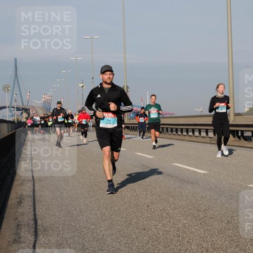 03.10.2025 - Köhlbrandbrückenlauf Fabian Wolf http://msf.ph/oto/9038473 03.10.2025 09:52:50 Position 3 3734 meine-sportfotos.de