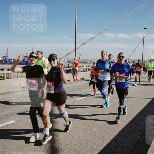 03.10.2025 - Köhlbrandbrückenlauf Michael Burmester http://msf.ph/oto/9038475 03.10.2025 12:31:12 Position 1 1, 5771 meine-sportfotos.de