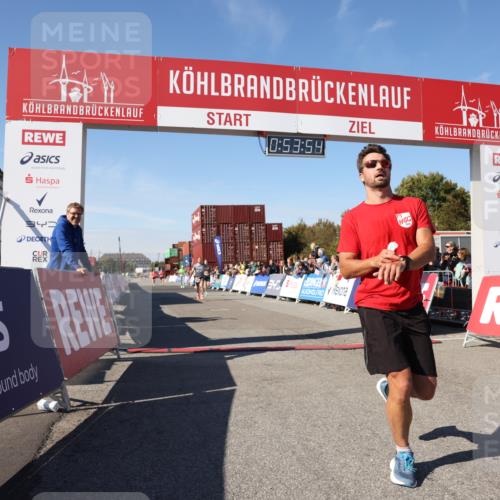 03.10.2025 - Köhlbrandbrückenlauf Lena Gebhardt http://msf.ph/oto/9038485 03.10.2025 12:53:54 Ziel 4030, 4088, 6002, 6085, 6422, 6817 meine-sportfotos.de
