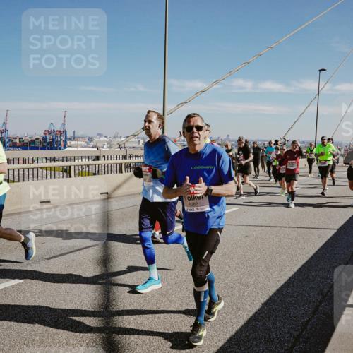 03.10.2025 - Köhlbrandbrückenlauf Michael Burmester http://msf.ph/oto/9038487 03.10.2025 12:31:13 Position 1 6262 meine-sportfotos.de