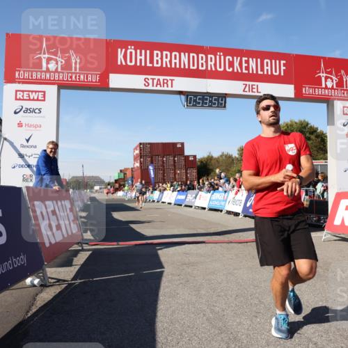 03.10.2025 - Köhlbrandbrückenlauf Lena Gebhardt http://msf.ph/oto/9038491 03.10.2025 12:53:54 Ziel 4030, 4088, 6002, 6085, 6422, 6817 meine-sportfotos.de