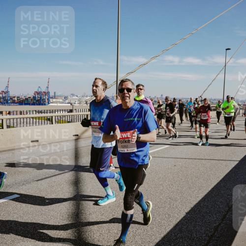 03.10.2025 - Köhlbrandbrückenlauf Michael Burmester http://msf.ph/oto/9038495 03.10.2025 12:31:13 Position 1 6262 meine-sportfotos.de