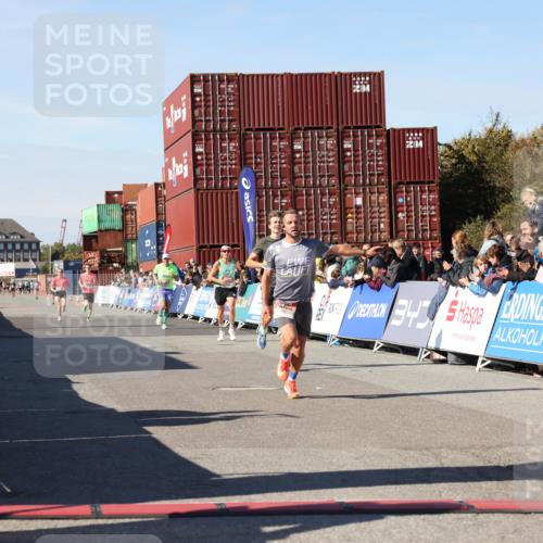 03.10.2025 - Köhlbrandbrückenlauf Lena Gebhardt http://msf.ph/oto/9038497 03.10.2025 12:53:56 Ziel 4030, 4088, 5947, 6002, 6085, 6422, 6817 meine-sportfotos.de