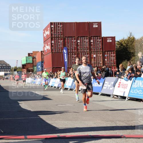 03.10.2025 - Köhlbrandbrückenlauf Lena Gebhardt http://msf.ph/oto/9038503 03.10.2025 12:53:56 Ziel 4030, 4088, 5947, 6002, 6085, 6422, 6817 meine-sportfotos.de