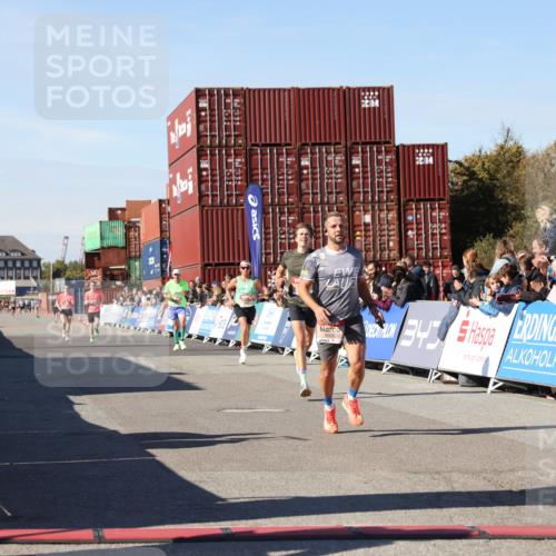 03.10.2025 - Köhlbrandbrückenlauf Lena Gebhardt http://msf.ph/oto/9038507 03.10.2025 12:53:56 Ziel 4030, 4088, 5947, 6002, 6085, 6422, 6817 meine-sportfotos.de
